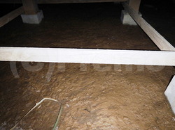 床下浸水後の水分を含んだ土間