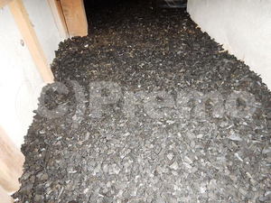 床下カビ臭及び湿気対策の敷炭
