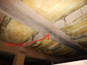 床下断熱材を抑える木材カビ