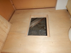 侵入が出来ない小さな床下点検口のサムネイル画像