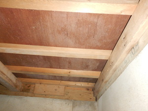 住宅床下合板のカビ